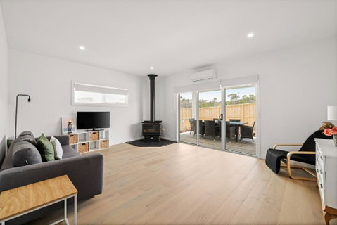 Back Beach Views - Your Accommodation 1