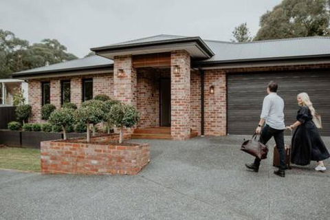 BADGER HOUSE - 4 Bed, 4 Bath, Stunning Entertainer Plus Fire - Your Accommodation 1