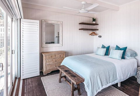 BAY PROPERTIES . Beach House Studio - Your Accommodation 3