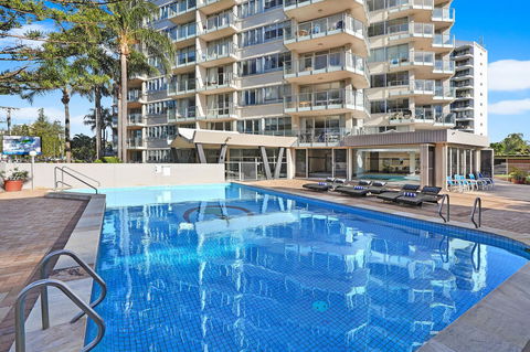 Pacific Regis Beachfront Holiday Apartments - Your Accommodation 3