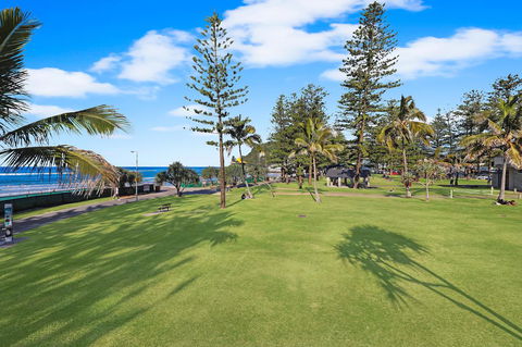 Pacific Regis Beachfront Holiday Apartments - Your Accommodation 15