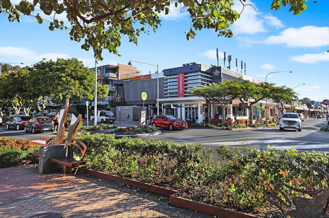 Pacific Regis Beachfront Holiday Apartments - Your Accommodation 16