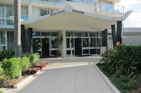 Pacific Regis Beachfront Holiday Apartments - Your Accommodation 10