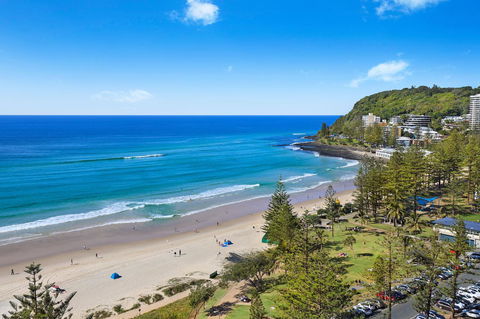 Pacific Regis Beachfront Holiday Apartments - Your Accommodation 0