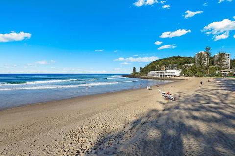 Pacific Regis Beachfront Holiday Apartments - Your Accommodation 2