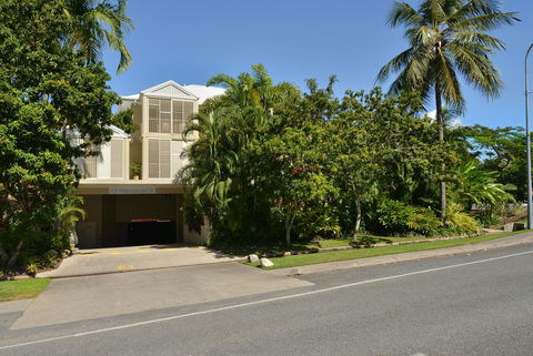 Port Douglas Apartments - Adults Only Oasis - Your Accommodation 28