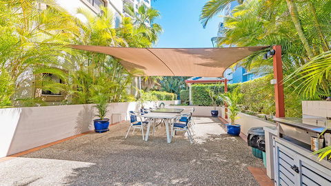 Burleigh On The Beach - Your Accommodation 10