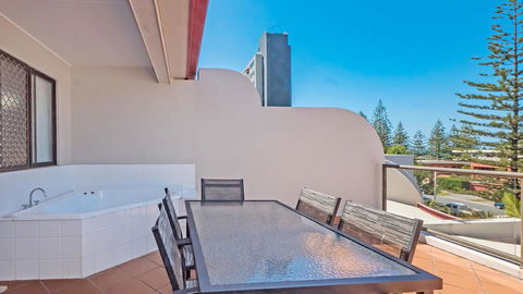 Burleigh On The Beach - Your Accommodation 27