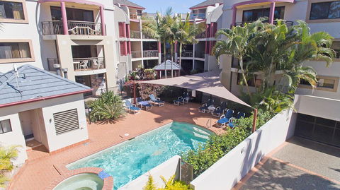 Burleigh On The Beach - Your Accommodation 7