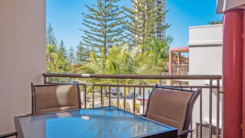 Burleigh On The Beach - Your Accommodation 2