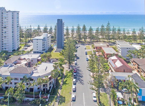 Burleigh On The Beach - Your Accommodation 1
