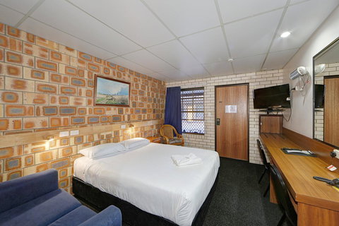 Chalet Motor Inn - Your Accommodation 16
