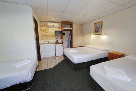 Chalet Motor Inn - Your Accommodation 17