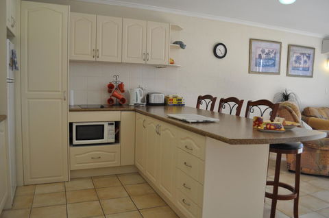Burleigh Palms Holiday Apartments - Your Accommodation 18