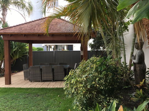 Burleigh Palms Holiday Apartments - Your Accommodation 22