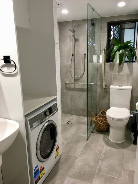 Burleigh Palms Holiday Apartments - Your Accommodation 6
