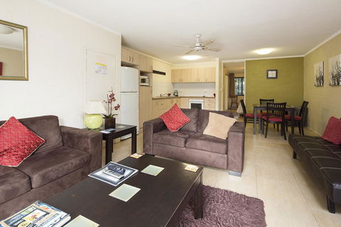 Burleigh Palms Holiday Apartments - Your Accommodation 36