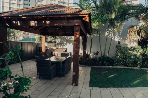 Burleigh Palms Holiday Apartments - Your Accommodation 32