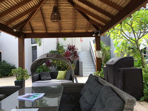Burleigh Palms Holiday Apartments - Your Accommodation 4