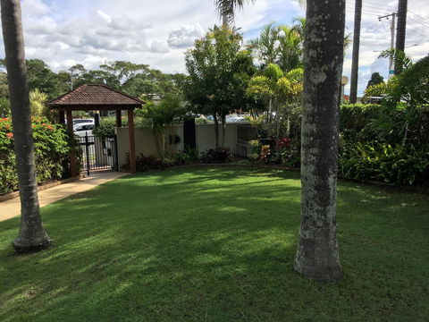 Burleigh Palms Holiday Apartments - Your Accommodation 21