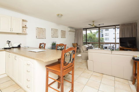 Burleigh Palms Holiday Apartments - Your Accommodation 31