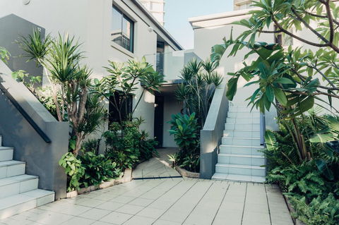 Burleigh Palms Holiday Apartments - Your Accommodation 17