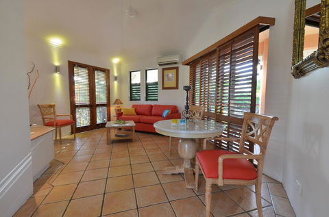 Martinique On Macrossan - Your Accommodation 4