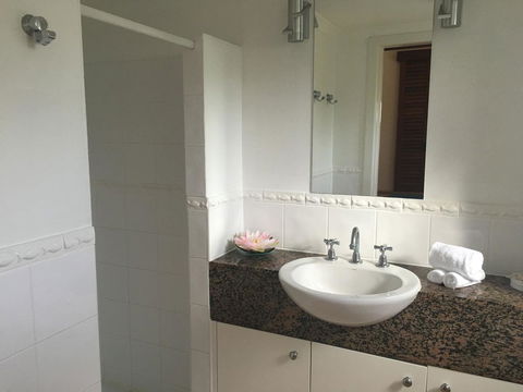 Martinique On Macrossan - Your Accommodation 9