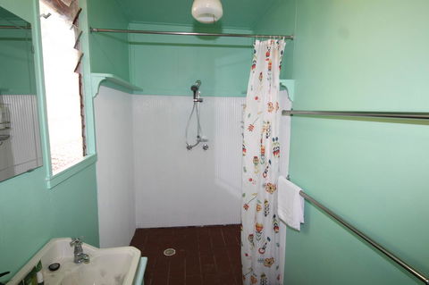 Signal Cottage - Your Accommodation 10