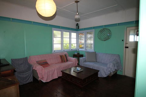 Signal Cottage - Your Accommodation 4