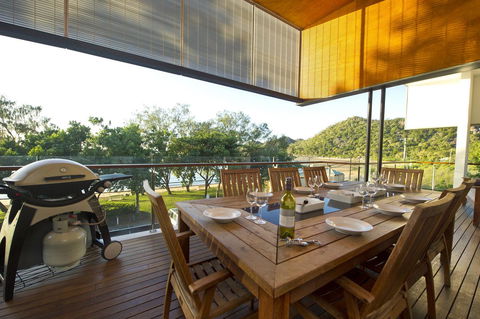 Maggies Beachfront Apartment 12 - Your Accommodation 9