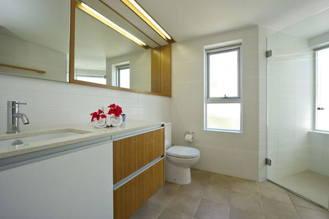 Maggies Beachfront Apartment 12 - Your Accommodation 6