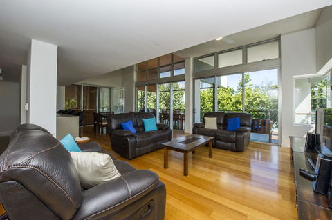 Maggies Beachfront Apartment 12 - Your Accommodation 14