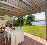 Lowset home on the canal - Dolphin Dr Bongaree - Your Accommodation
