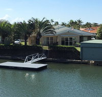 Ground floor family unit on the canal with free WIFI - Your Accommodation