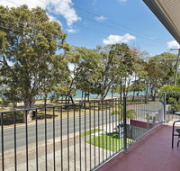 First floor unit close to shops park and waterfront - Your Accommodation