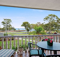 Huge top floor unit across the road....Waterfront - Your Accommodation