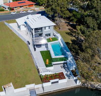 Stunning Canal Home Oh So Close To The Waterfront - Your Accommodation