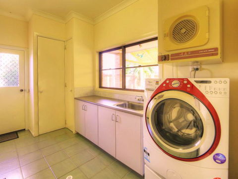 Belle Vue Beach House By Discover Stradbroke - Your Accommodation 24