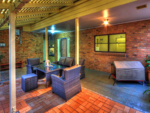 Belle Vue Beach House By Discover Stradbroke - Your Accommodation 7