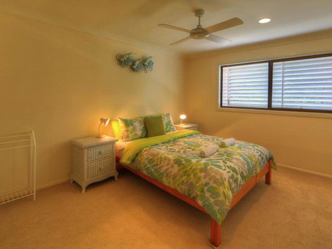 Belle Vue Beach House By Discover Stradbroke - Your Accommodation 10