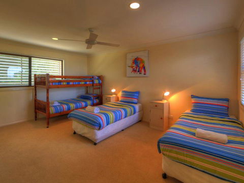 Belle Vue Beach House By Discover Stradbroke - Your Accommodation 25