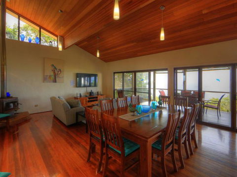 Belle Vue Beach House By Discover Stradbroke - Your Accommodation 0