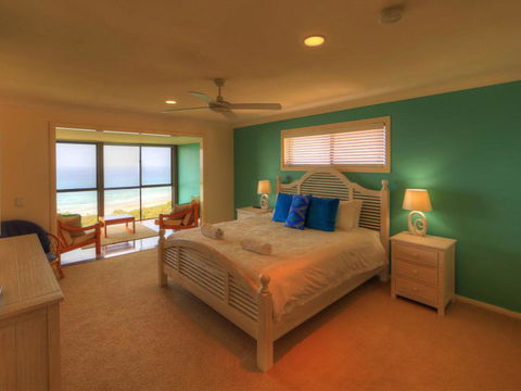 Belle Vue Beach House By Discover Stradbroke - Your Accommodation 8