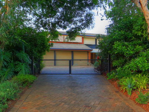 Belle Vue Beach House By Discover Stradbroke - Your Accommodation 14