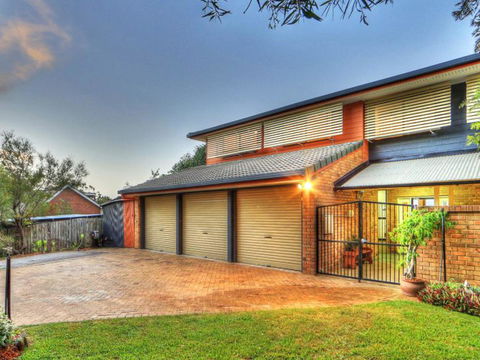 Belle Vue Beach House By Discover Stradbroke - Your Accommodation 11