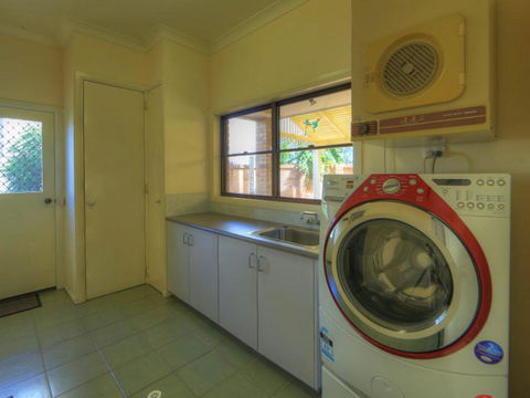 Belle Vue Beach House By Discover Stradbroke - Your Accommodation 20