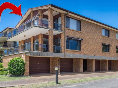 'COLUMBIA VIEWS', 2/9 COLUMBIA CLOSE - AIRCON, WIFI, NETFLIX, VIEWS & BOAT PARKING - Your Accommodation 0