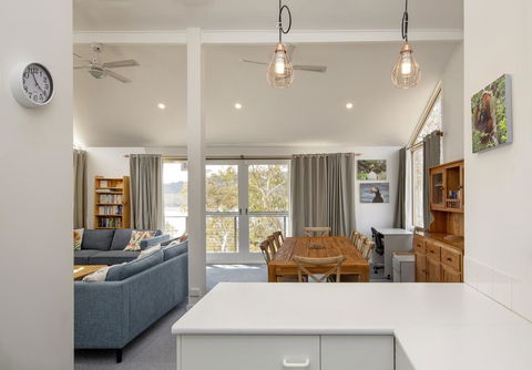 'Matilda' - Spacious & Centrally Located With Great Lake Views - Your Accommodation 2