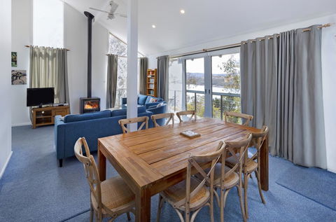 'Matilda' - Spacious & Centrally Located With Great Lake Views - Your Accommodation 0